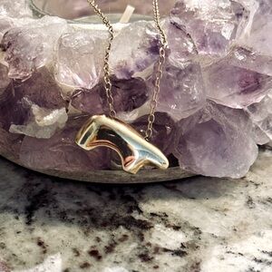 14kt yellow gold “mama bear” pendant necklace from The Golden Bear 😊